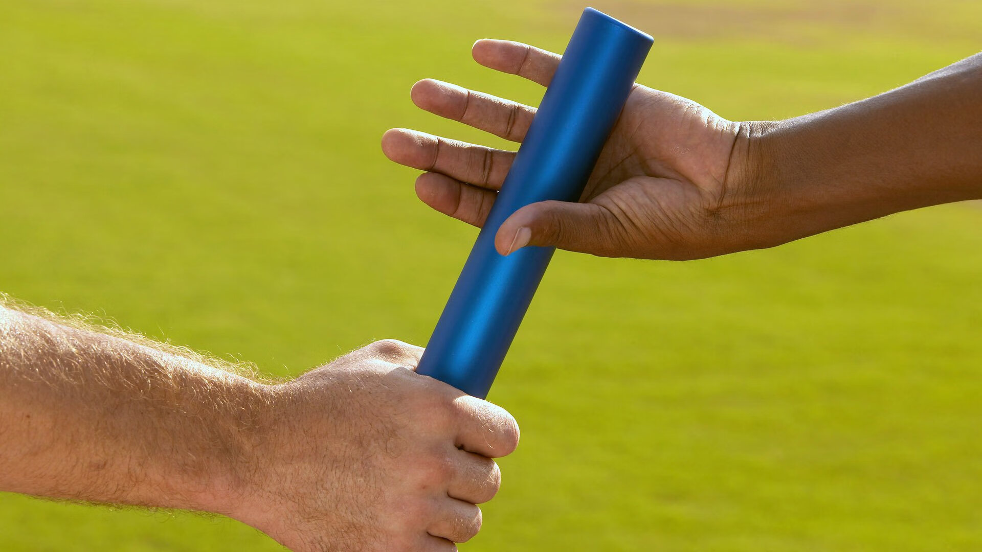 激烈体操女团竞争激烈比分接近,女了体操团体