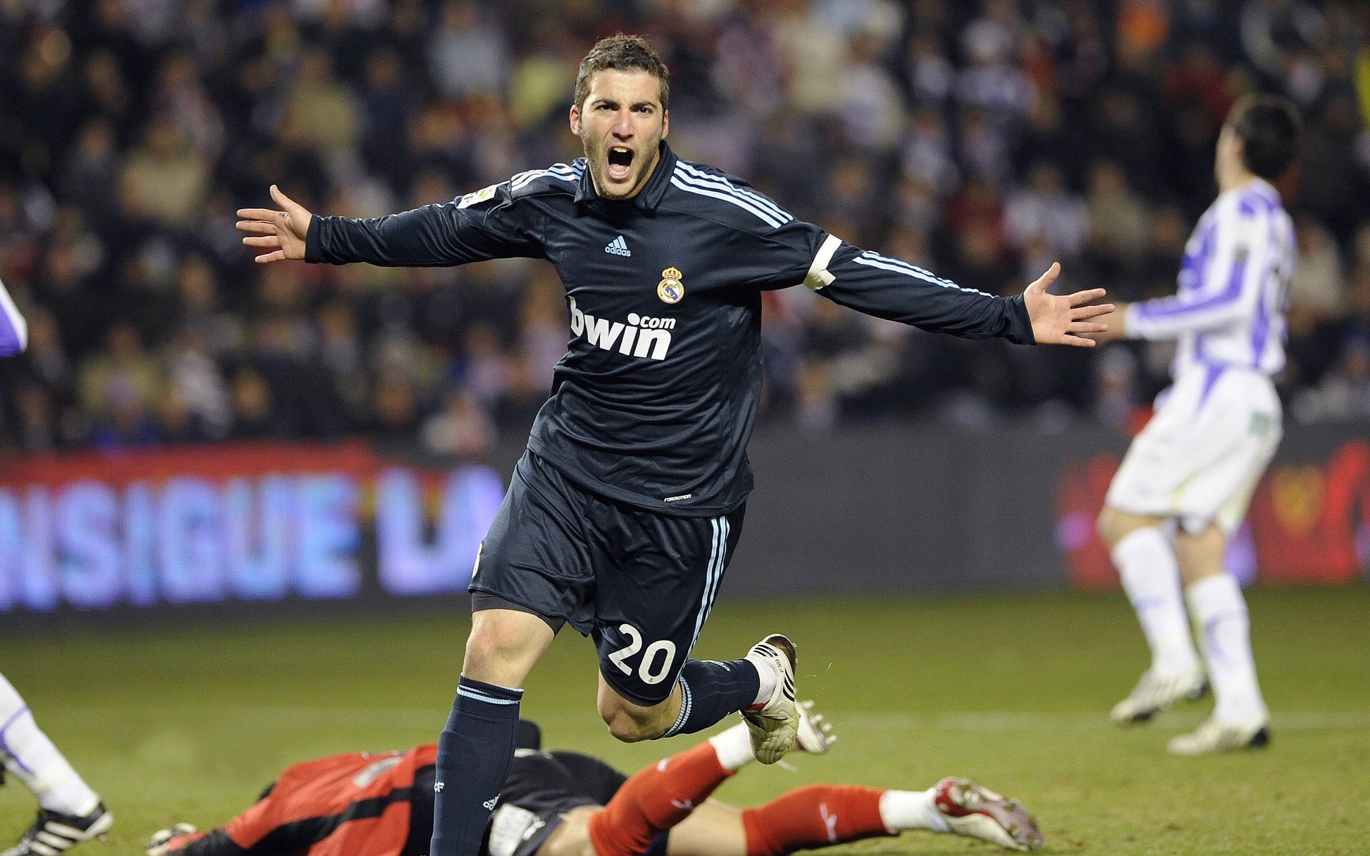 纽卡斯尔联队全体上路,备战即将展开,纽卡斯尔联队传奇球星